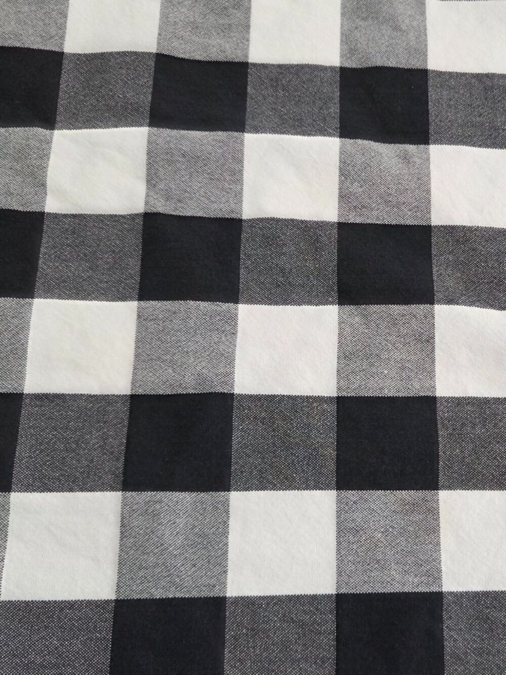 Round Tablecloth - Picture 2 of 3